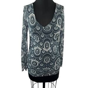 Sweet Pea by Stacy Frati Gray White Print Long Sleeve V-Neckline Tunic Size S